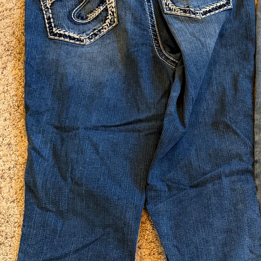Silver Jeans Women's capris in Dark Blue